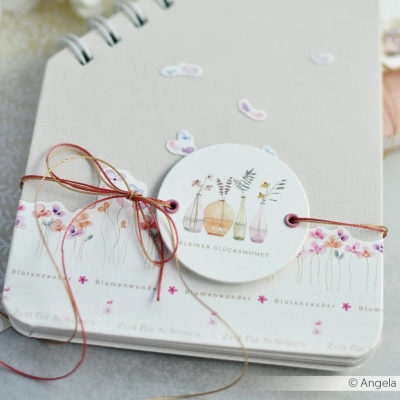 Zarte Vasen mit Blüten, Designpapier - Alexandra Renke