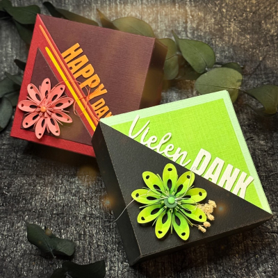 Quadratische Box mit Dreieckshülle (Groß), Stanze - Farbton Papier