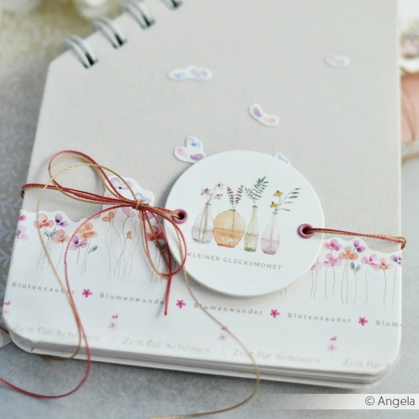 Zarte Vasen mit Blüten, Designpapier - Alexandra Renke